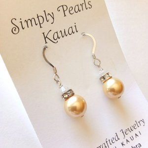 NWT Handmade Pearl Earrings (Hawaii)